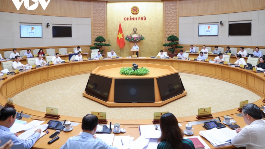 PM Chinh chairs Government’s monthly law-making session